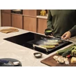 Kép 3/9 - Electrolux ECC83410CT Beépíthető indukciós főzőlap beépített páraelszívóval, SaphirMatt® SE felület, Bridge funkció, Hob2Hood®, Brezze, 80 cm