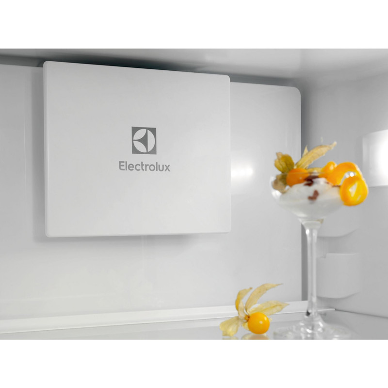 Electrolux LNA7CE18S Beépíthető kombinált hűtőszekrény, NoFrost, AI CoolAssist funkció, 177 cm