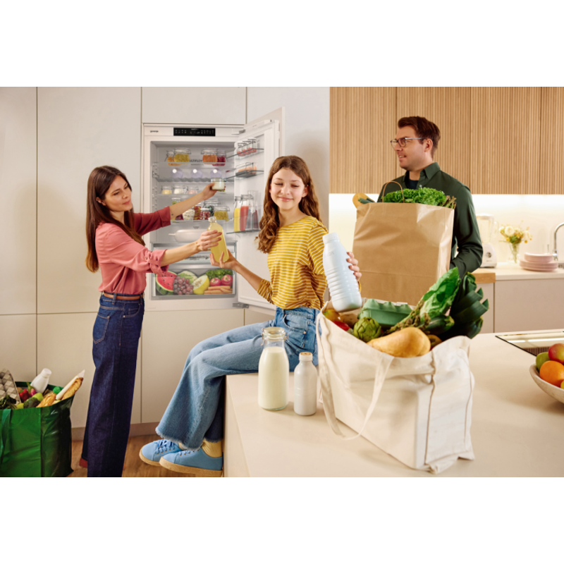 Gorenje NRKI619D61WFE Beépíthető kombinált hűtőszekrény, 208/76l TotalNoFrost, "E" , INVERTER kompresszor, CrispZone , FreshZone, 193x540x545mm Gorenje NRKI619D61WFE Beépíthető kombinált hűtőszekrény, 208/76l TotalNoFrost, "E" , INVERTER kompresszor, CrispZone , FreshZone, 193x540x545mm