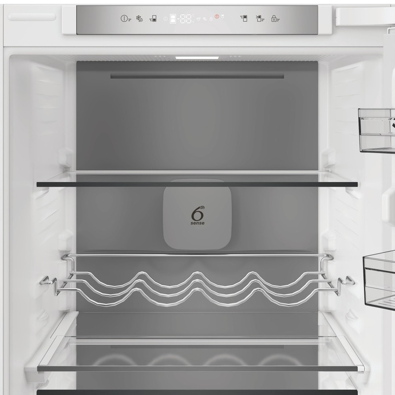 Whirlpool WHK2 5293 B5E2 Beépíthető kombinált hűtő 270L (194/76l ), D, Elektronikus vezérlés HomeWhiz WIFI+BLE támogatás, Adaptív hűtés akár 20%-os energiamegtakarítással, Metal multiflow, csúszópántos zsanér (sliding), 10 év kompresszor garanciával, 17